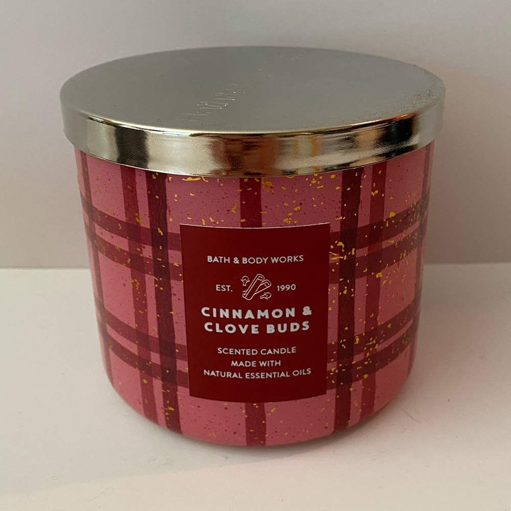 NWT BBW Cinnamon and Clove Buds Candle 14.5oz.